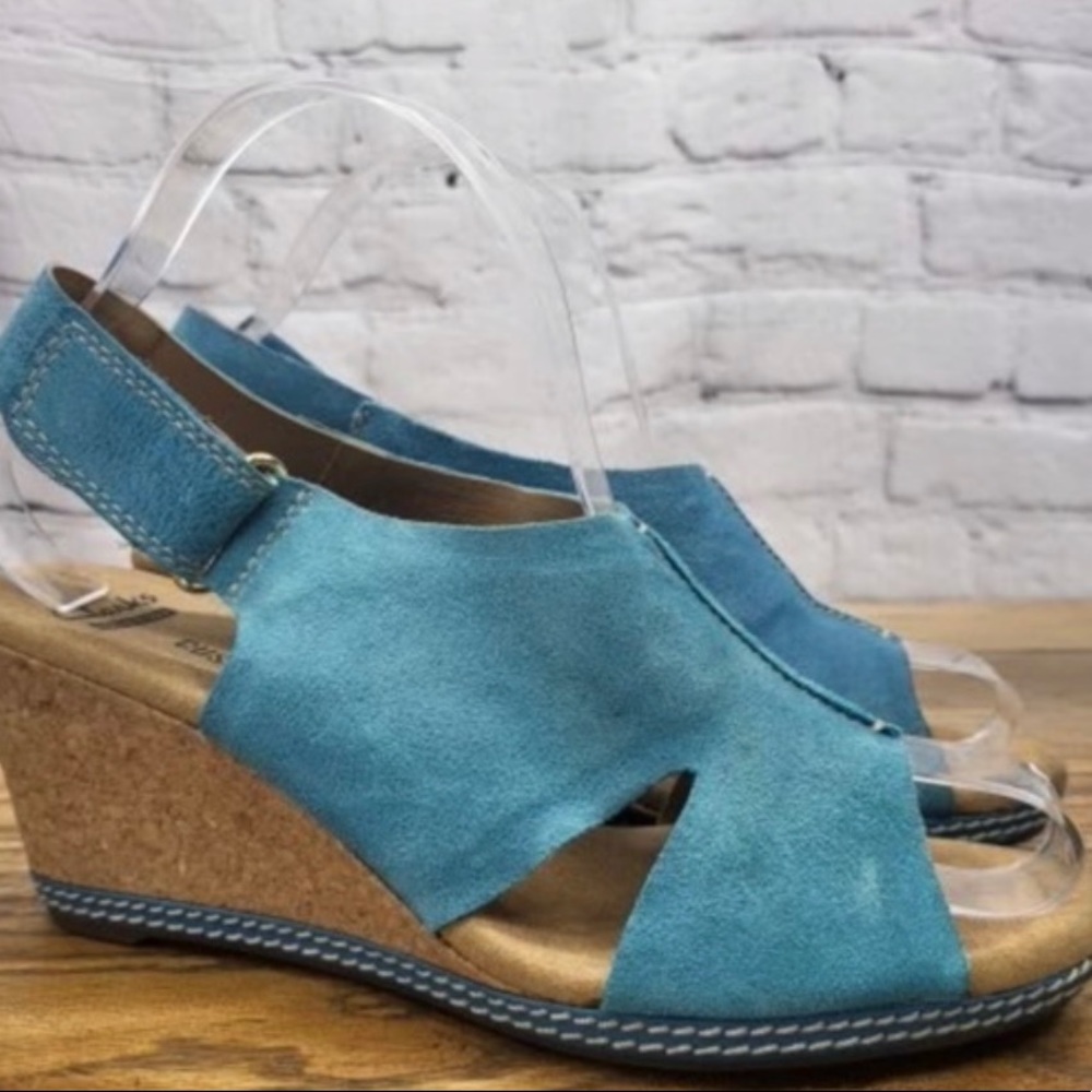 Clarks Bendables Suede Wedge Sandal - size 8